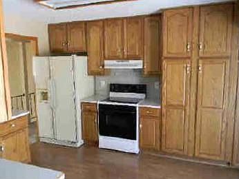 4th image of 804 NW Cambridge Ct