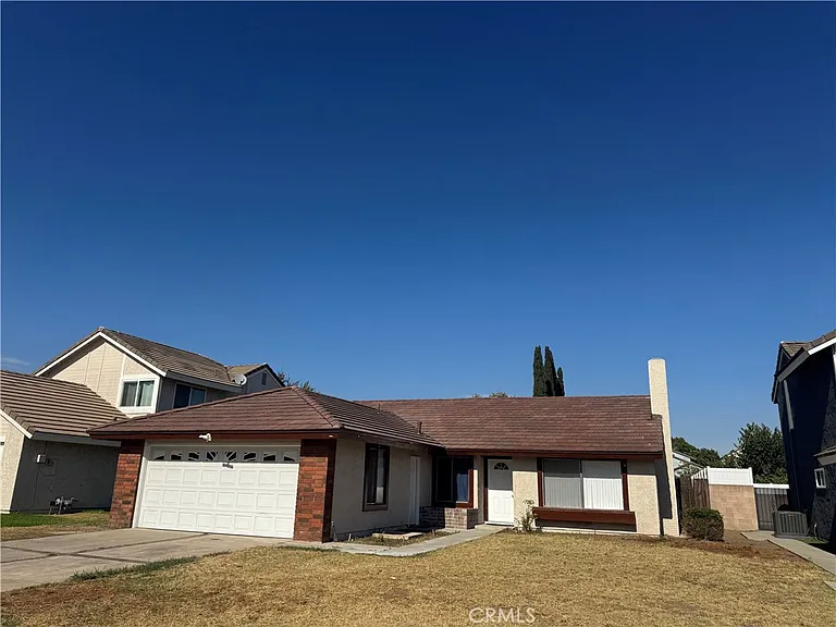 974 N Darfield Ave — Photo 1