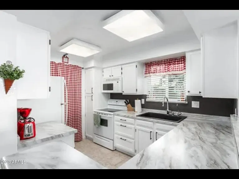 1582 W Curry Dr — Photo 3