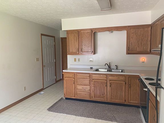 3rd image of 312 W Custer Sq