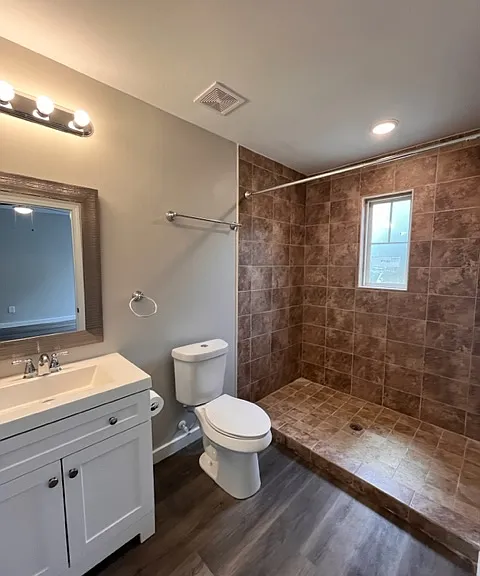 324 Adams St — Photo 13
