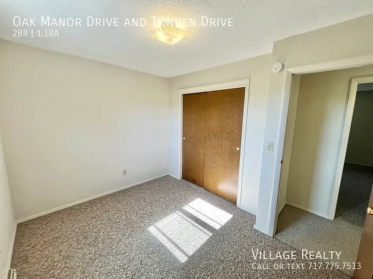 Oak Manor Dr — Photo 36
