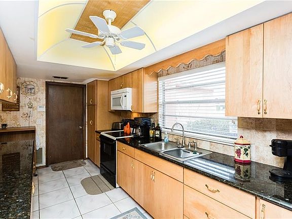 2nd image of 1631 Aster Dr