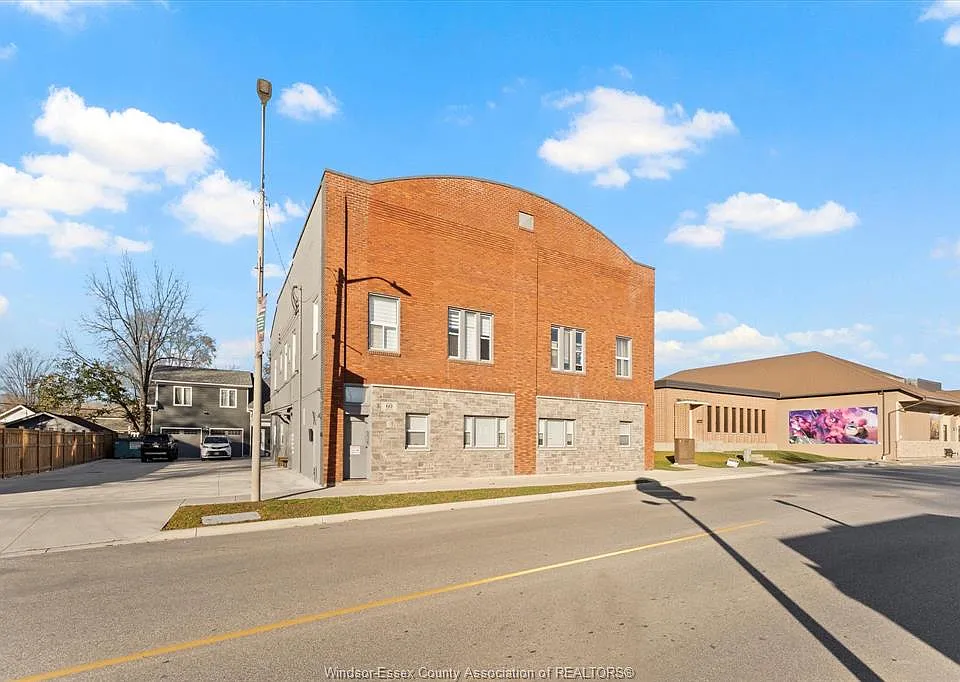60 Main St W #5