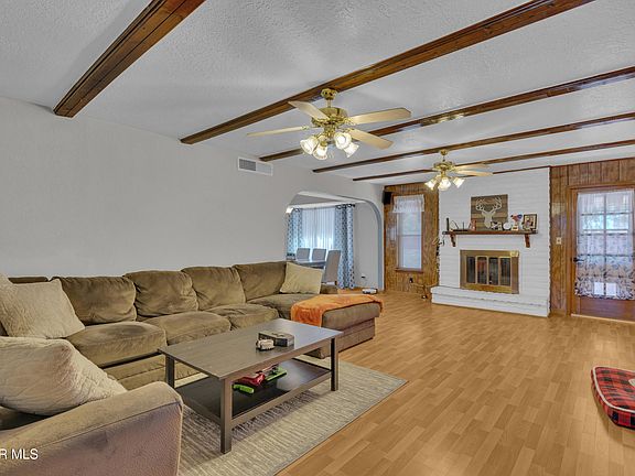 3rd image of 909 De Leon Dr