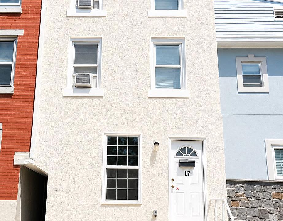 1st image of 17 W Oak St
