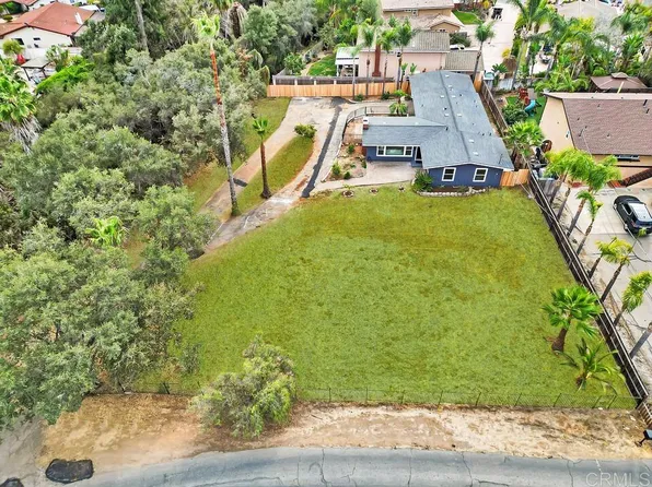 1165 Oak Dr, Vista, CA 92084