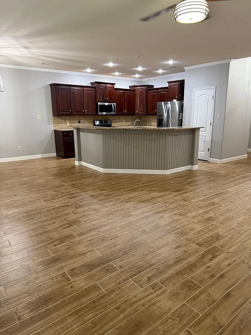 Beautiful 3 Bedroom and 2 Bathroom House — Photo 3