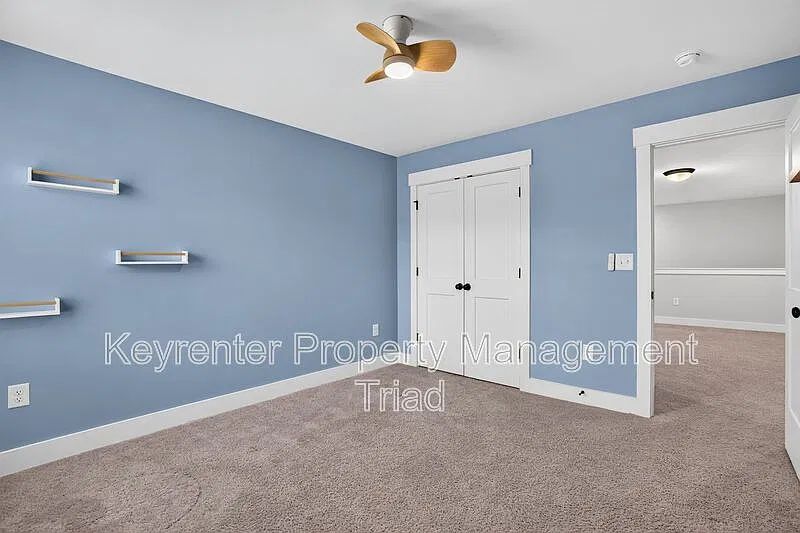 3 bed, 2.5 bath, 2014 sqft, $2,400 — Photo 4