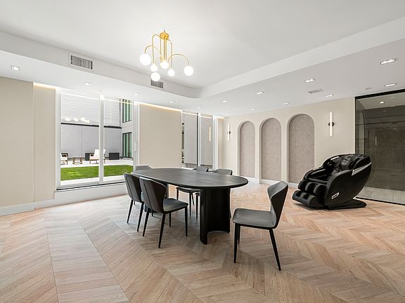 5th image of 150 Erasmus St #506