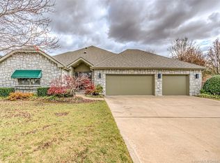 2922 Versailles Pl, Bartlesville, OK 74006