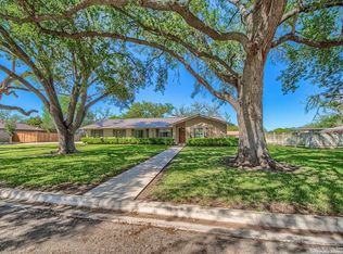 1206 Acorn Rd, Hondo, TX 78861