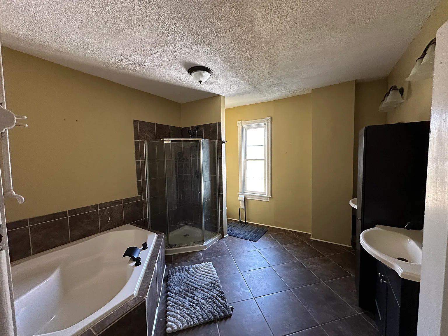 4 bed, 2976 sqft, $700 — Photo 3