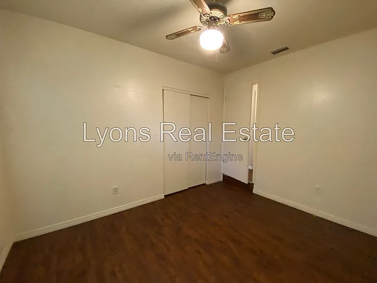 7906 Suncoast Dr — Photo 8