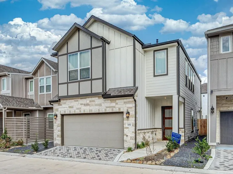 3011 Valley Dr — Photo 2