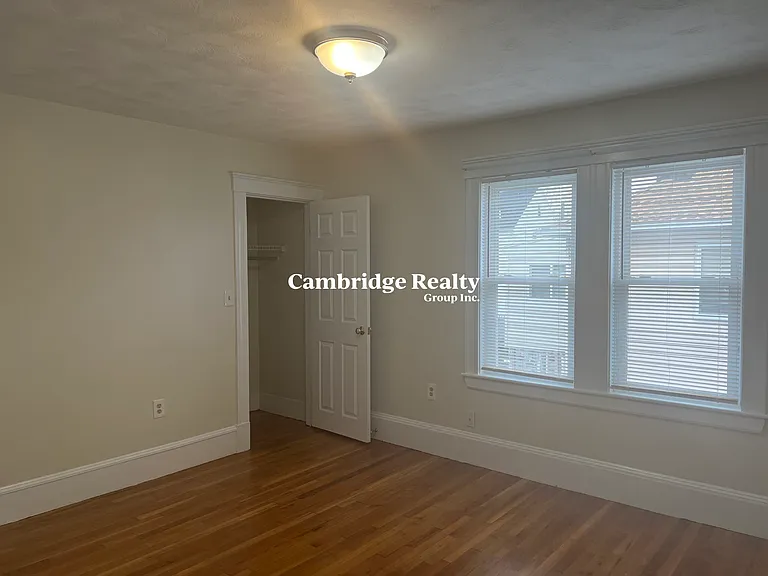 20 Henley St — Photo 12