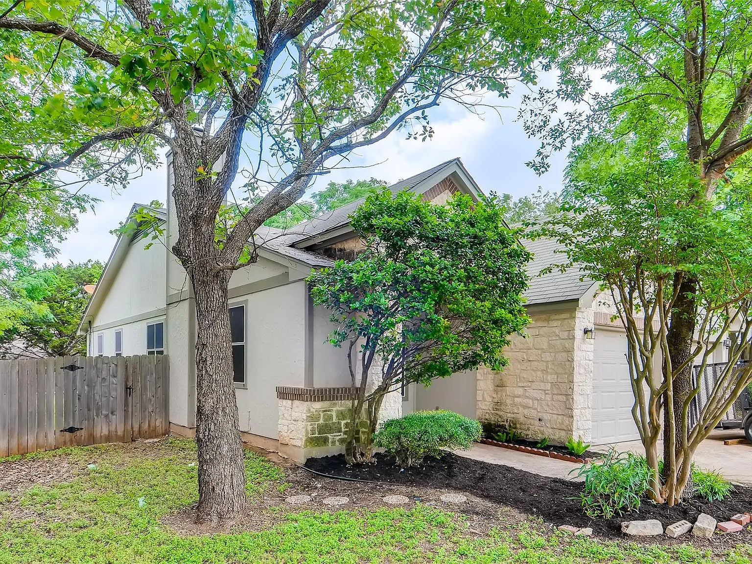 3 bed, 2.0 bath, 1206 sqft, $1,850 — Photo 4