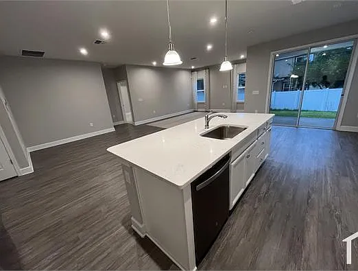 4 bed, 2040 sqft, $3,100 — Photo 3