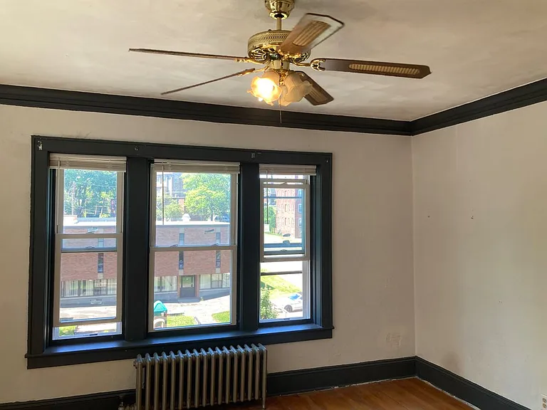 102-106 Linden St #4L — Photo 1