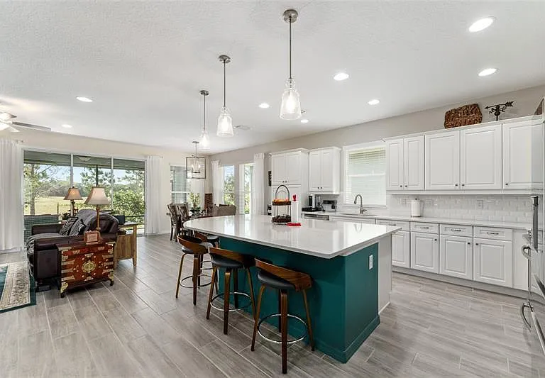 5613 NW 40th Loop — Photo 4