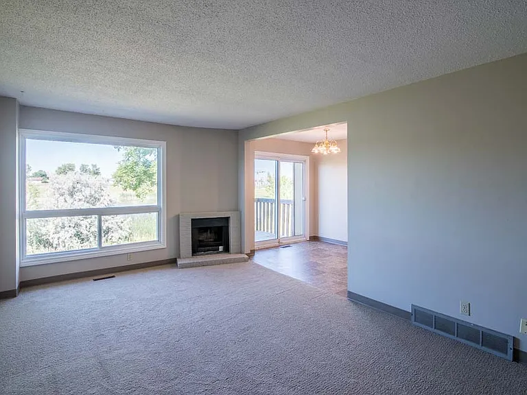 10 Albina Way — Photo 5