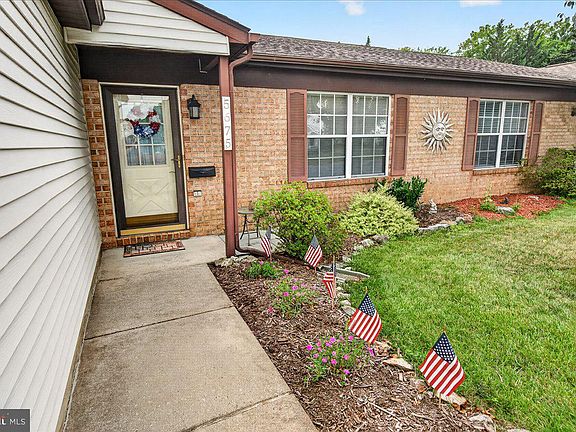 4th image of 5675 Barberry Ct