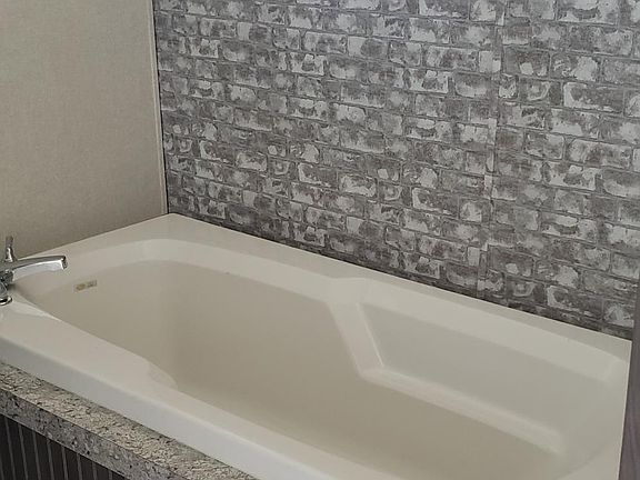 5th image of 17119 Carlswood St