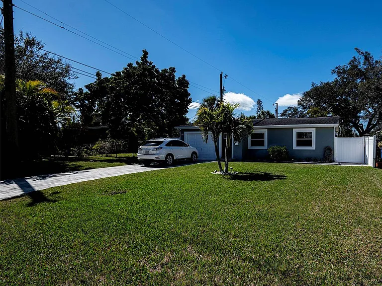 569 Bamboo Dr S — Photo 26