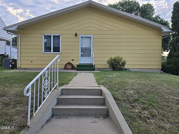 5th image of 403 8th St E #403 & 405
