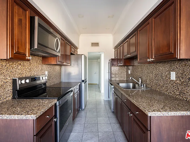 7250 Franklin Ave #702 — Photo 5