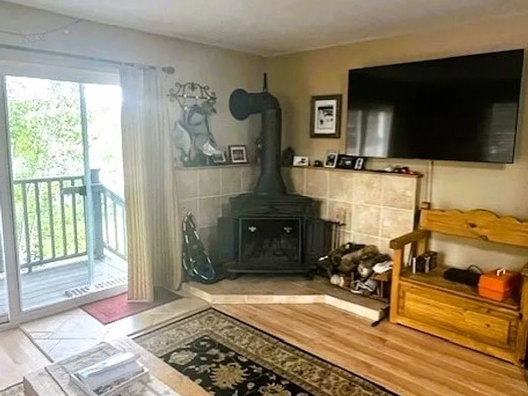 330 E La Bonte St #7 — Photo 4
