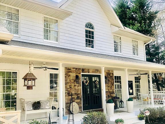 Front of the whole house the apartment is on the bottom floor