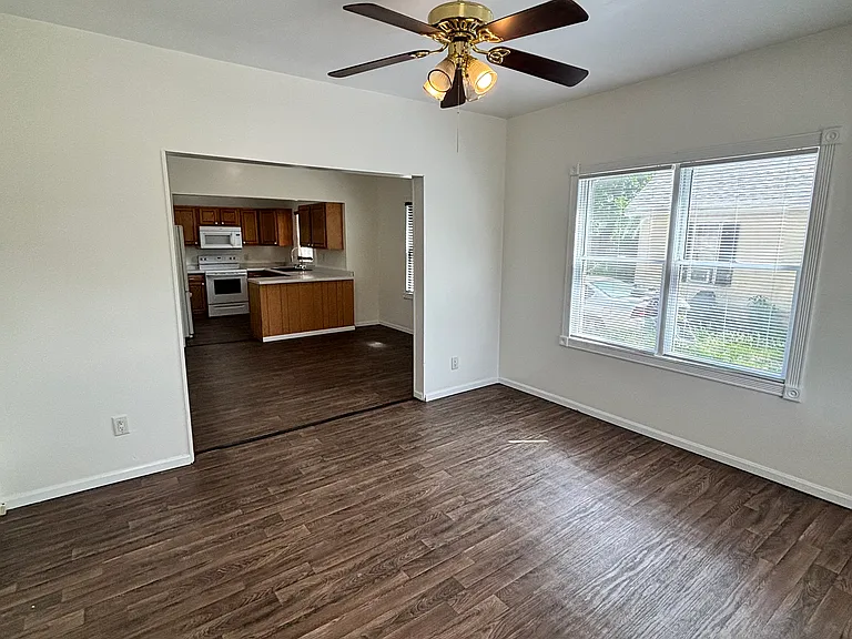 1514 W 4th St — Photo 2