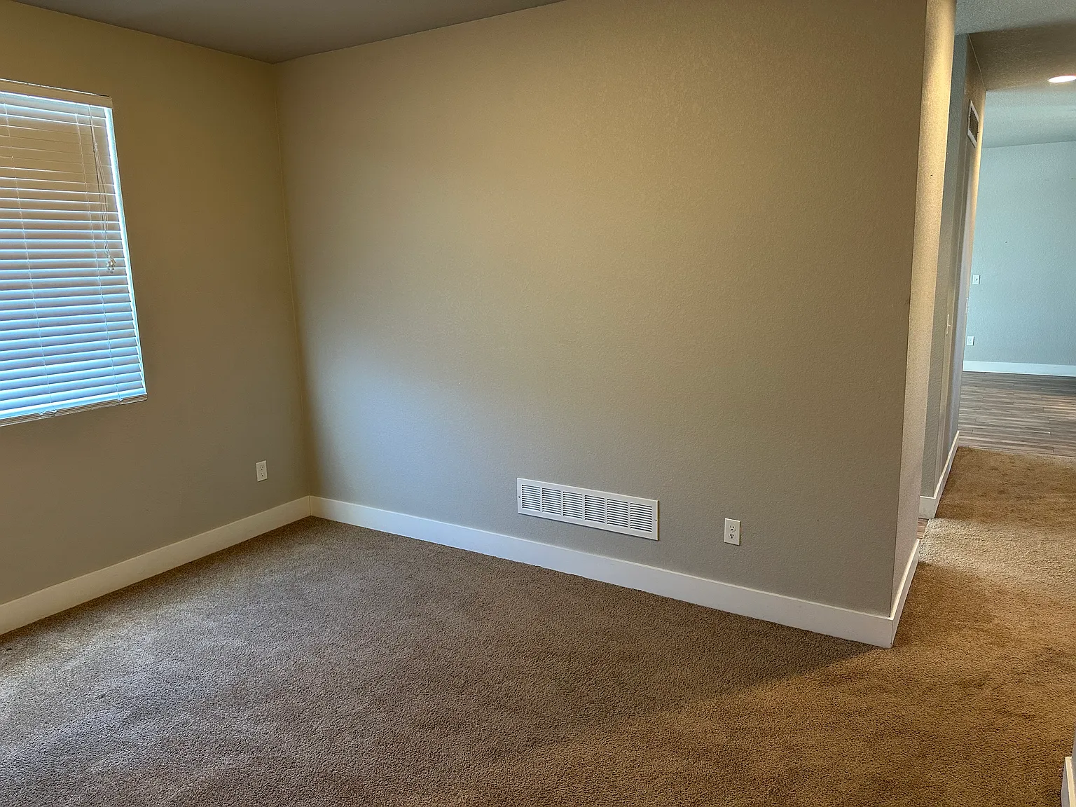 4 bed, 3284 sqft, $3,200 — Photo 3