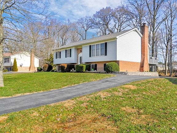 3rd image of 624 Clifton Dr