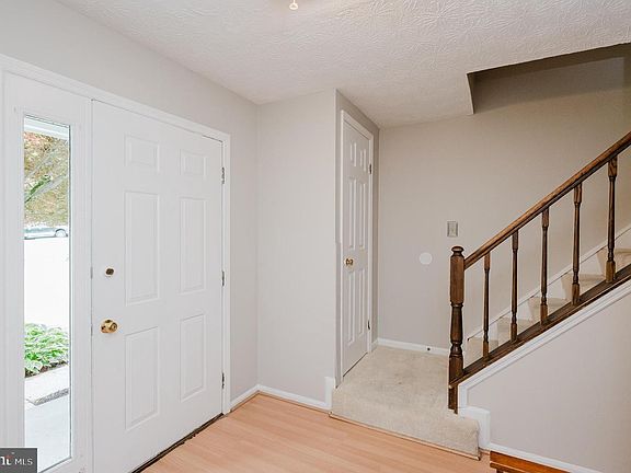 5th image of 414 Abbey Cir