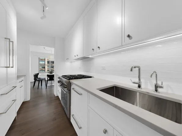 360 East 72nd Street image 3 of 15