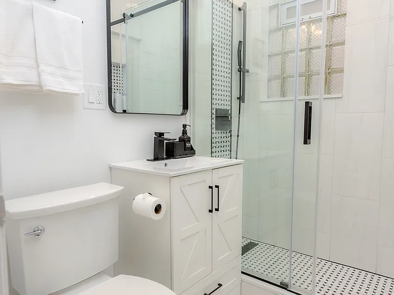 2232 W Homer St #2 — Photo 6