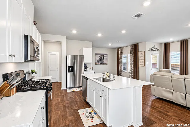 4 bed, 2.5 bath, 2223 sqft, $2,100 — Photo 4