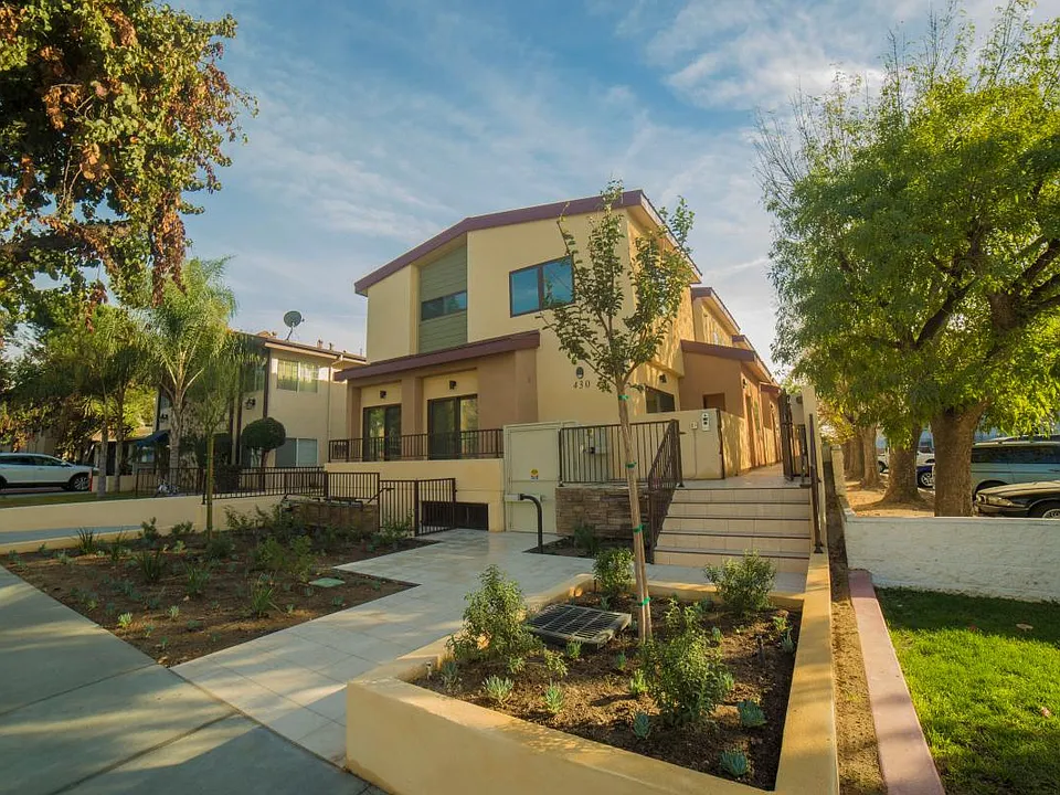 430 Pioneer Dr