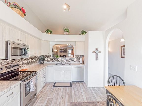 4th image of 745 Ardath Ln