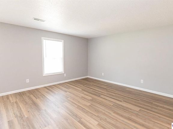 5th image of 315 Berkley Ct
