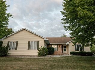 752 Westlawn Dr, Cottage Grove, WI 53527