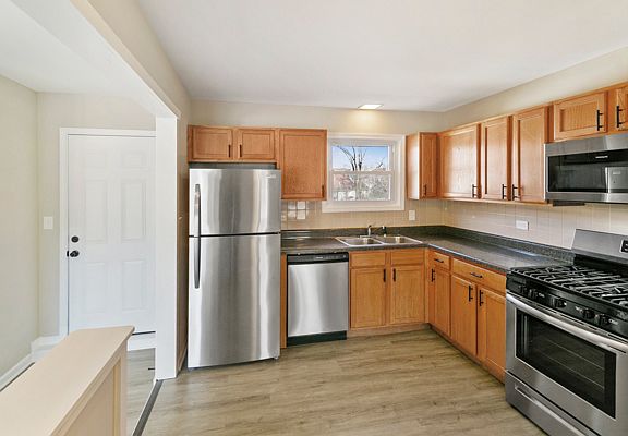 4th image of 17671 Winston Dr