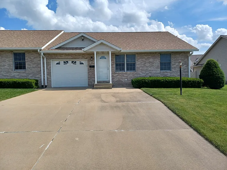 276 Independence Blvd., Chatham IL