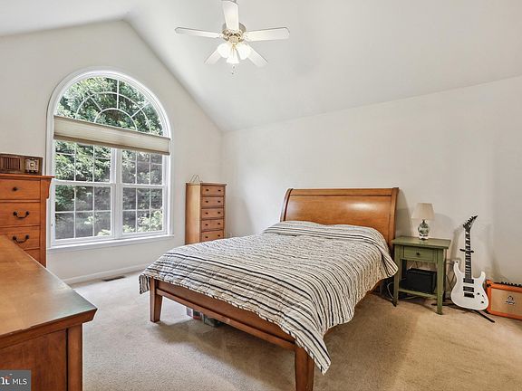 4th image of 10586 Eisenhower Dr