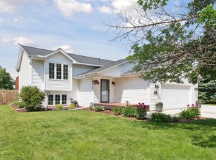 1016 Lacy Ln, Belle Plaine, MN 56011