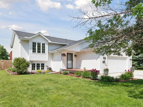 1016 Lacy Ln, Belle Plaine, MN 56011