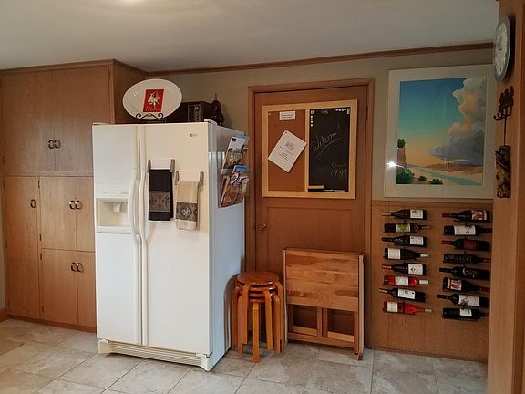 Full fridge and icemaker