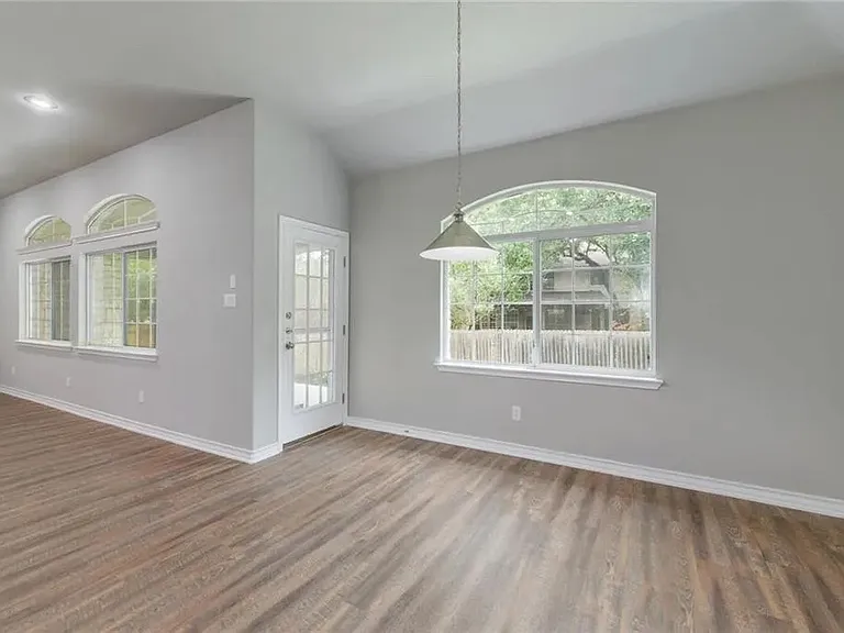 Breakfast area, looking into the back porch